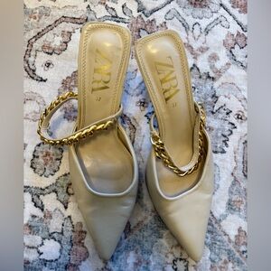 Zara Women's Beige Heels with Gold Chain
